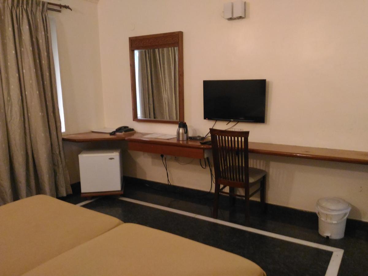 Woody'S Hotel Bangalore Exterior photo